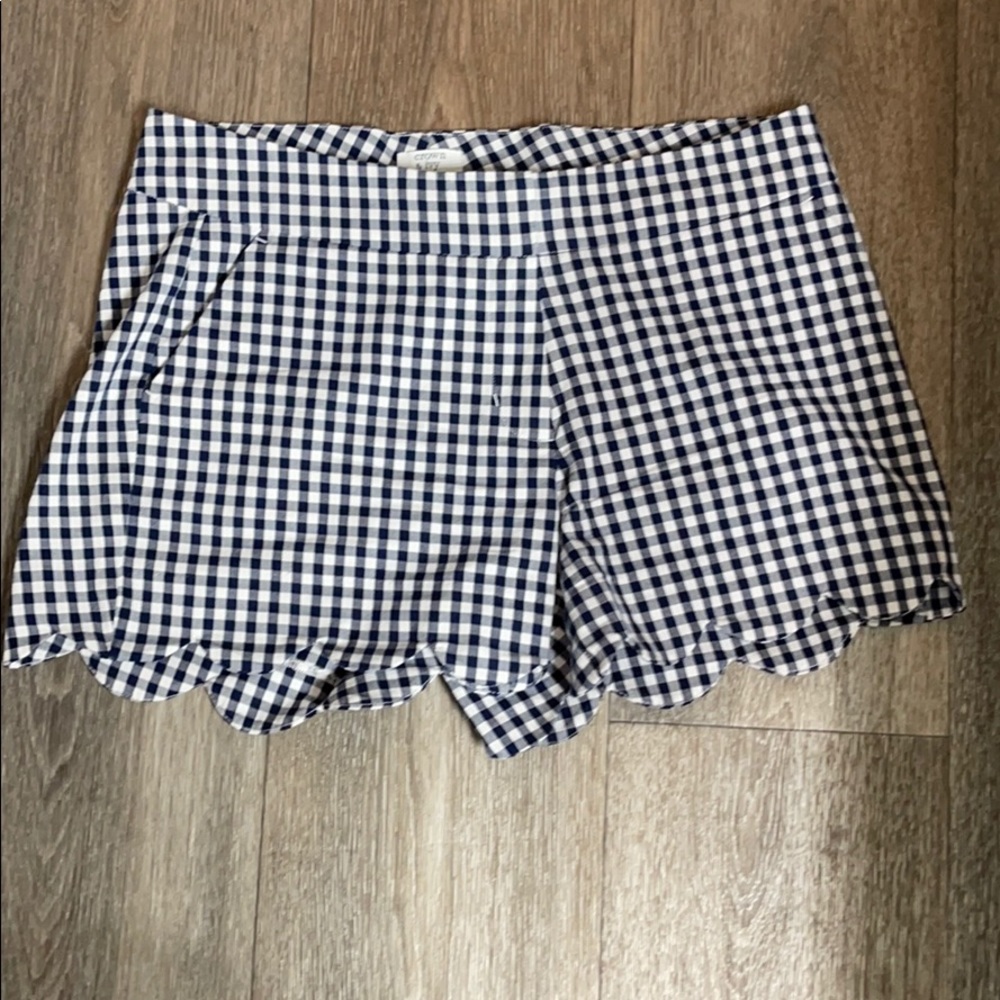 Crown & Ivy navy and white shorts